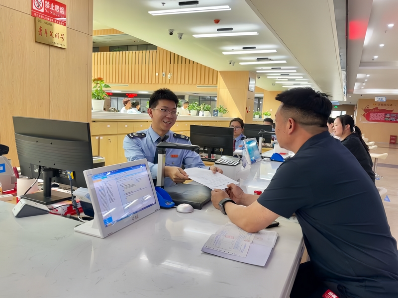 圖為 稅務窗口為A級納稅人優先辦理涉稅業務。李琪攝