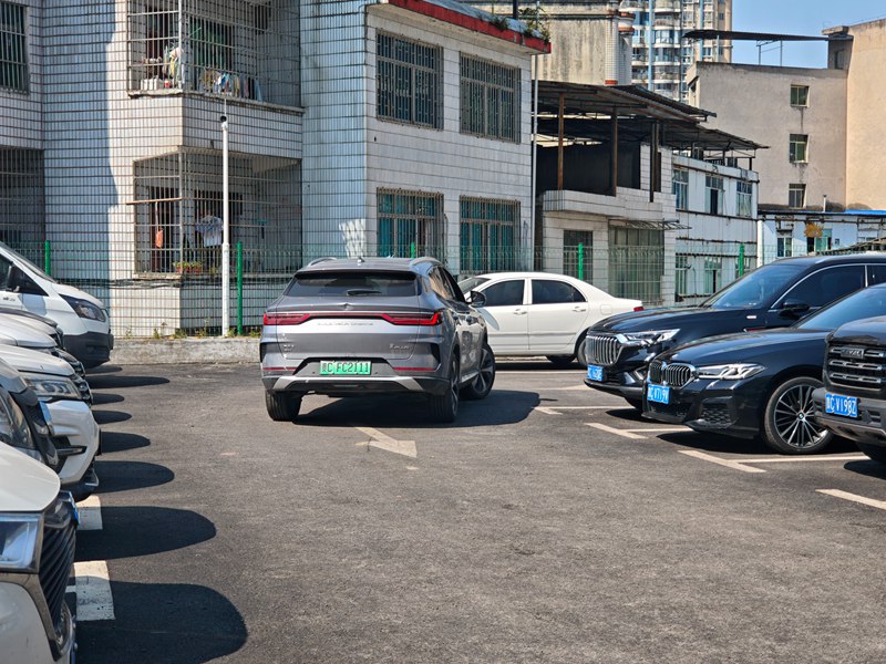 老地稅停車場。