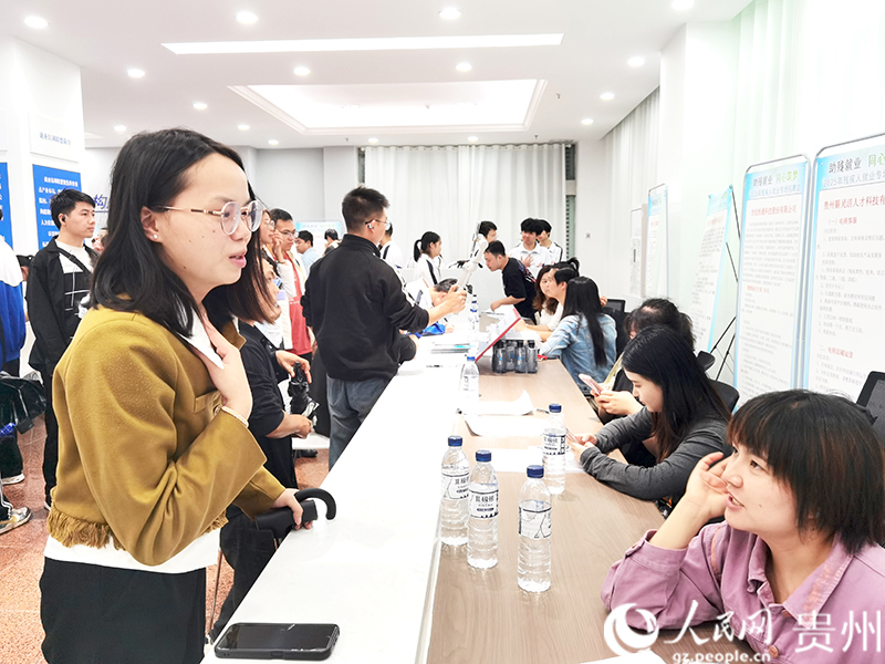 招聘會現場。人民網記者 王秀芳攝