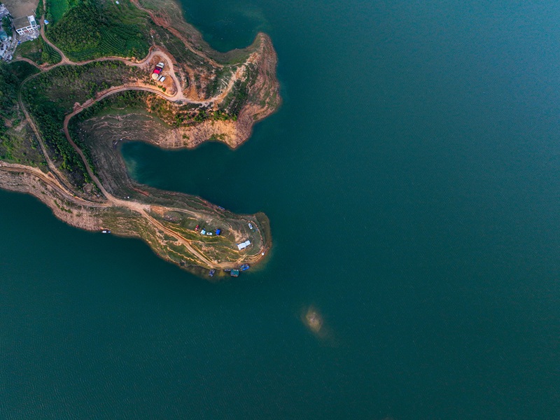 貴州省畢節市支嘎阿魯湖。韓賢普攝