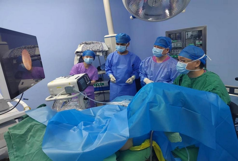 _中山市人民醫院泌尿外科、幫扶專家石映江在水城區人民醫院開展手術。