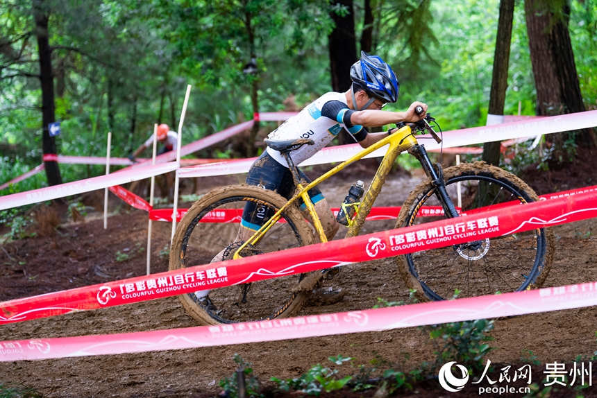 2025年貴州省高校山地自行車錦標賽現場。人民網記者 涂敏攝