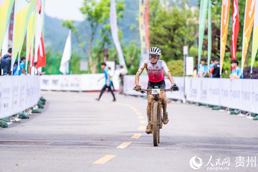 2025年貴州省高校山地自行車錦標賽現場。人民網記者 涂敏攝