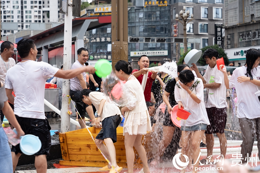 2025德江“水龍節”活動現場。人民網記者 涂敏攝