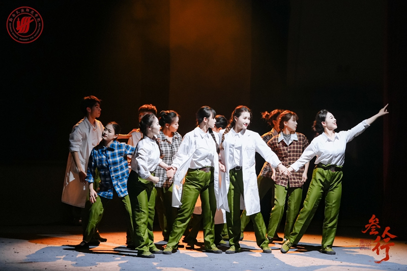 舞劇《三人行》。