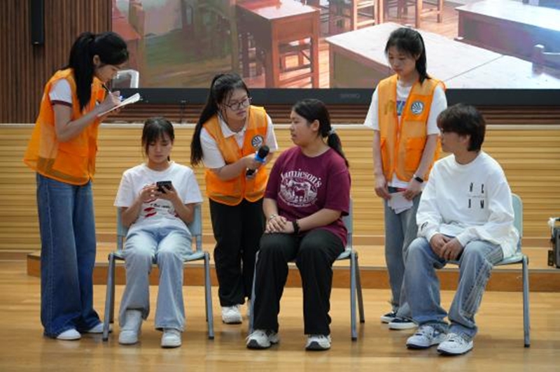 圖為學生的情景劇匯報展示。