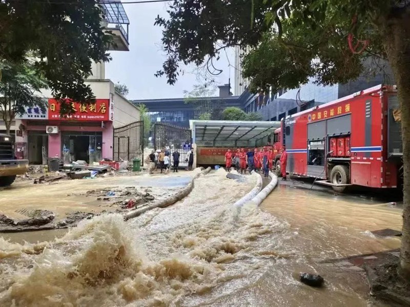 社會各界馳援榕江抗洪救災。