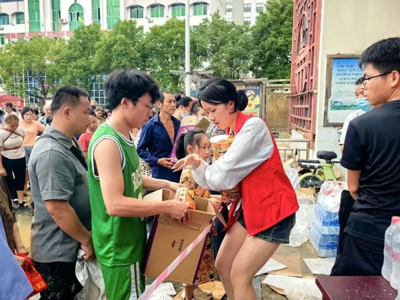 社會各界馳援榕江抗洪救災。