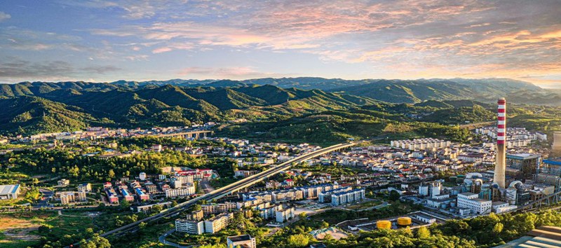 位于貴州銅仁的大龍經開區鳥瞰圖。朱子立攝