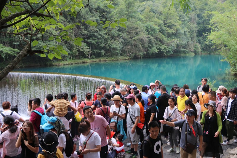 小七孔景區游客如織。柏祥意攝