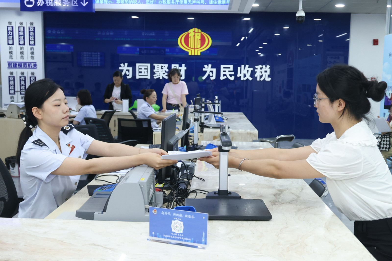 貴陽云巖“三臺協同”構建三維服務體系，打造云稅服務新范式。