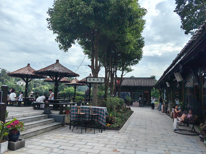 民宿旁的西餐廳。