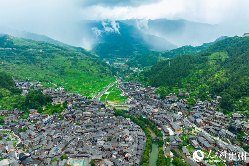 航拍西江千戶苗寨。人民網 陽茜攝