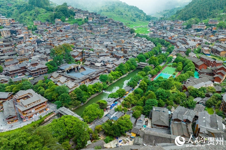 航拍西江千戶苗寨。人民網 陽茜攝