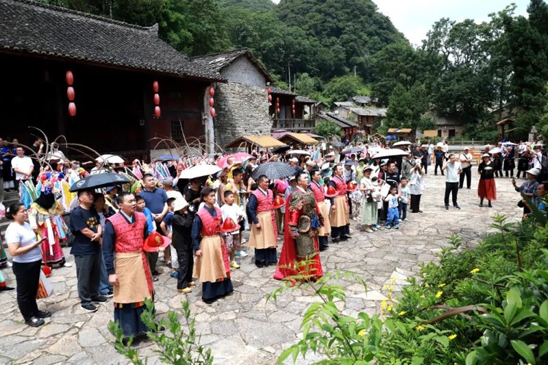 圖為安順原創《跟著九哥逛屯堡》沉浸式劇目演出現場。