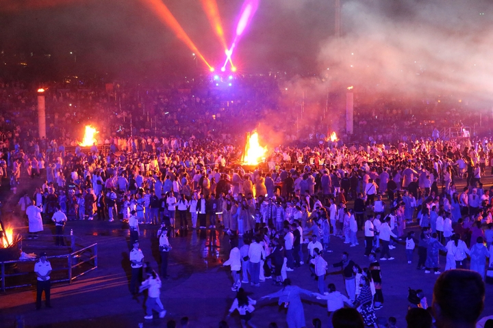 相約火紅未來！六盤水市水城區7月18日開啟2025年“火把季”盛宴。