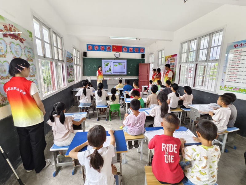 圖為趣味繪畫課堂。