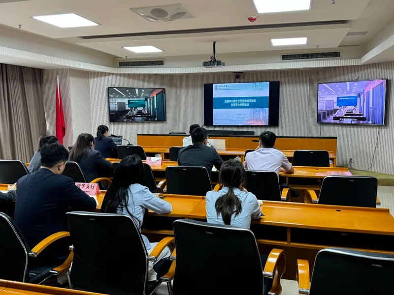 平臺助力“信用白戶”，破解融資難題。