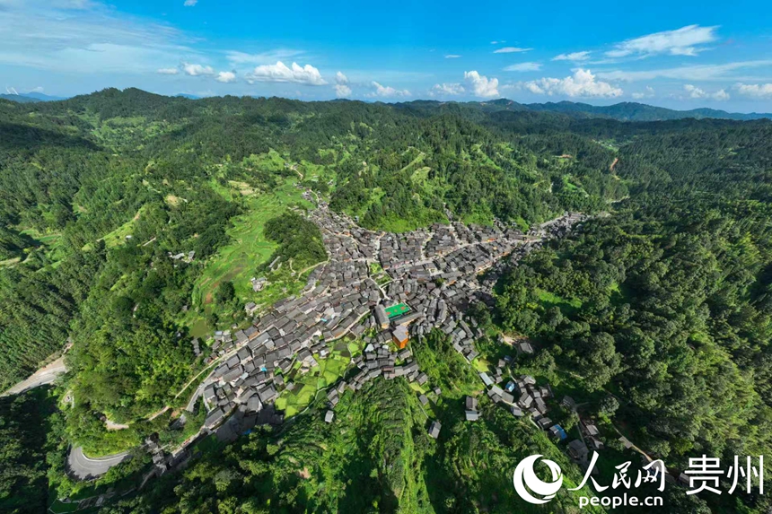 航拍黃崗侗寨。人民網 陽茜攝