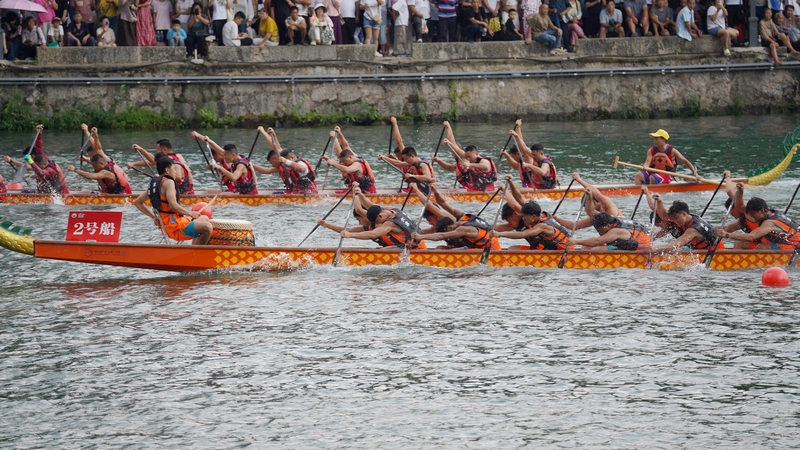 2025貴州省龍舟冠軍賽在鎮遠開幕。