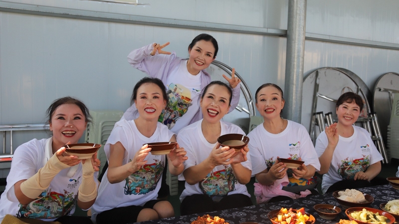 前來避暑的旅客。吳竹彧攝