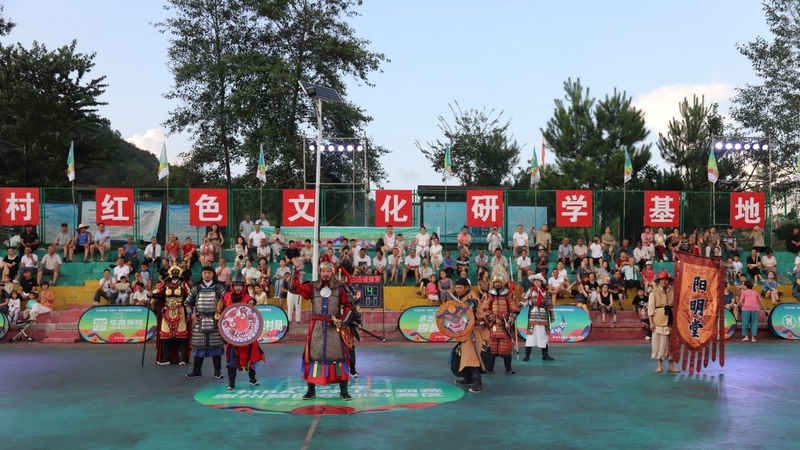 “村ba”球王爭霸賽開幕表演。吳竹彧攝