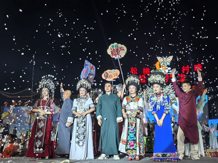 貴州松桃：“農耘逐夢”小分隊與苗鄉共赴振興之約。