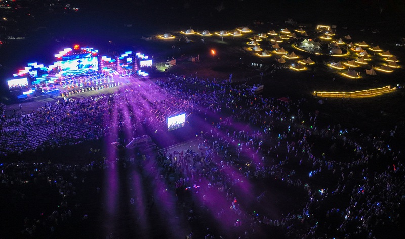 赫章縣彝族火把節現場。