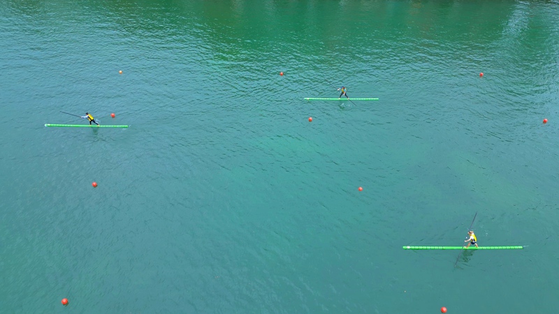 水上輕功。吳賢和攝