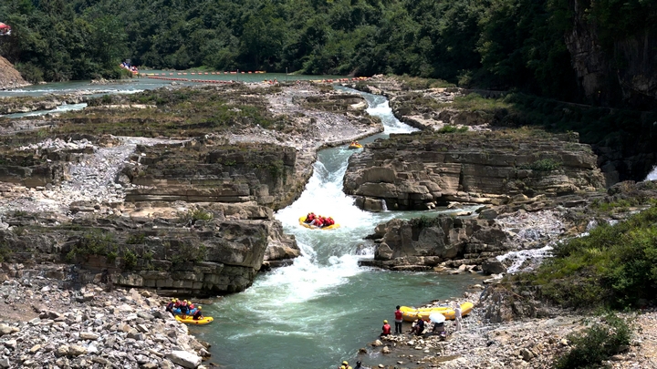 洛北河上激情漂流.jpg