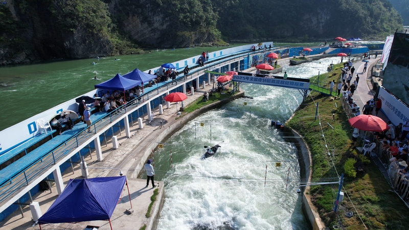 2025年全國皮劃艇激流回旋錦標賽在凱里下司激情開賽。