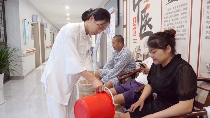 貴州松桃：中醫理療受熱捧。