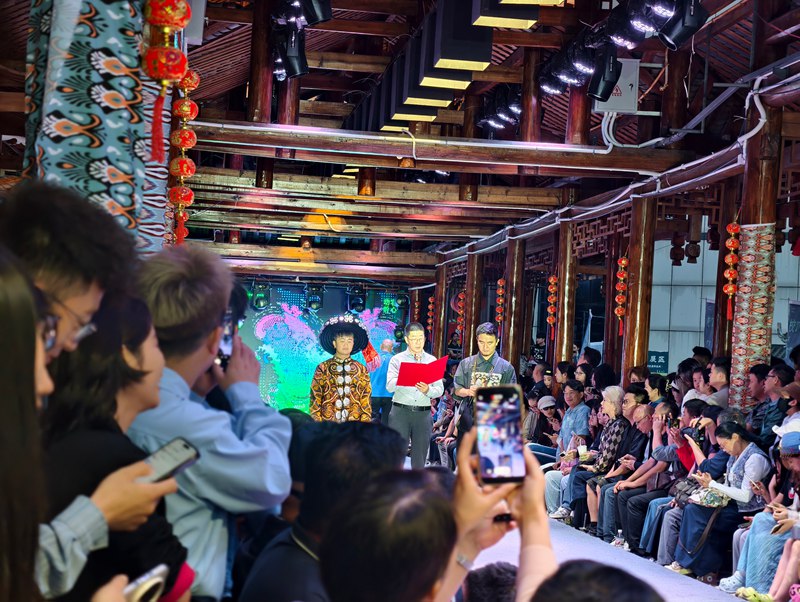 貴州“村T”現場。