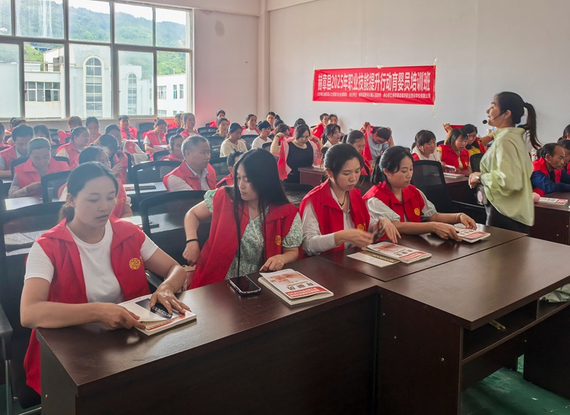 培訓育嬰員。