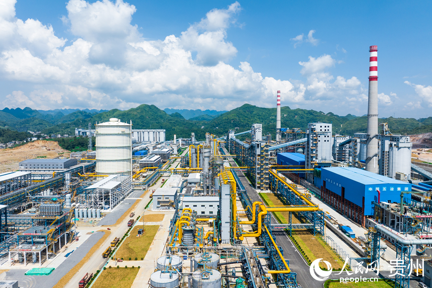 2 航拍貴州美錦“煤－焦－氫”綜合利用示范項目。人民網記者 涂敏攝