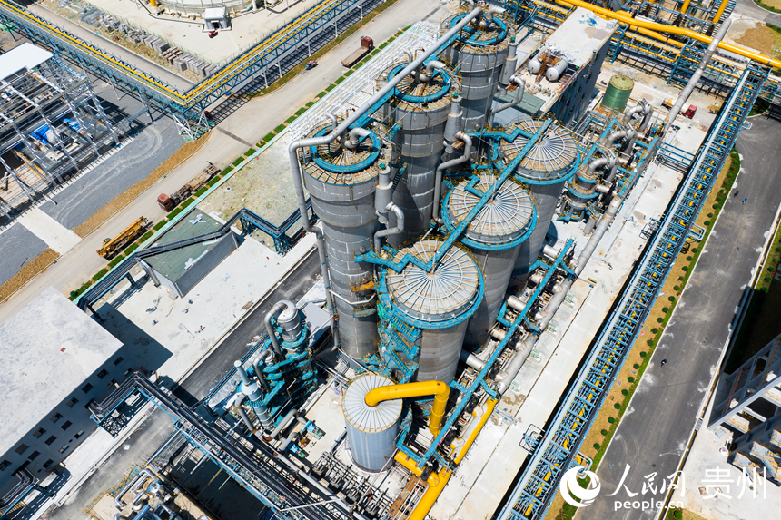 航拍貴州美錦“煤－焦－氫”綜合利用示范項目。人民網記者 涂敏攝