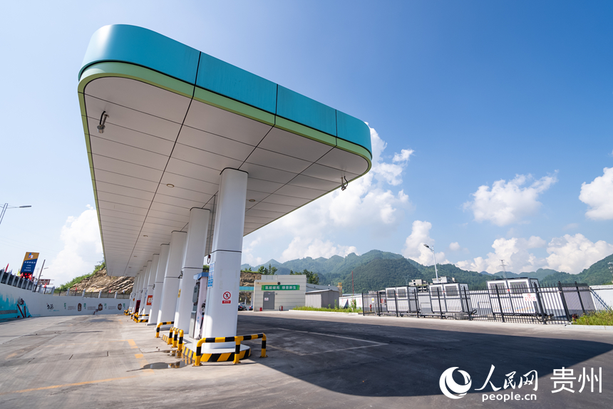 貴州美錦“煤－焦－氫”綜合利用示范項目配套建設的加氫站。人民網記者 涂敏攝