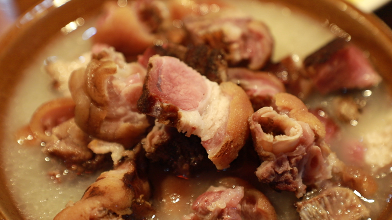 特色美食臘豬腳。