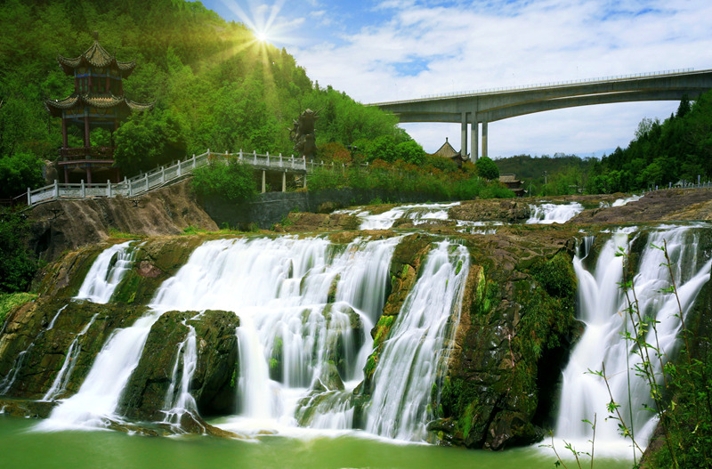 七星關區響水灘瀑布。文杰攝