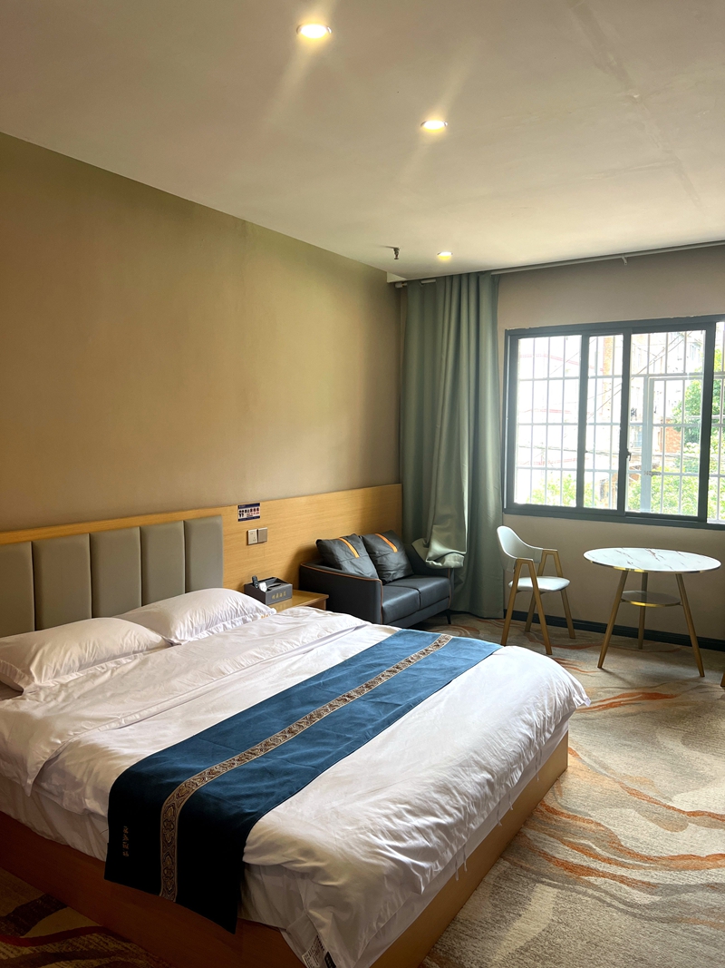 鴻鼎酒樓干凈整潔的客房。王燁攝