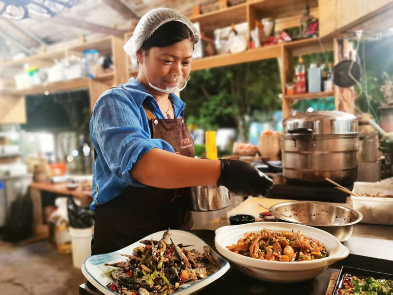 平壩從“白天避暑”到“夜間嗨玩”暑期“夜經濟”升溫 煙火氣升騰。