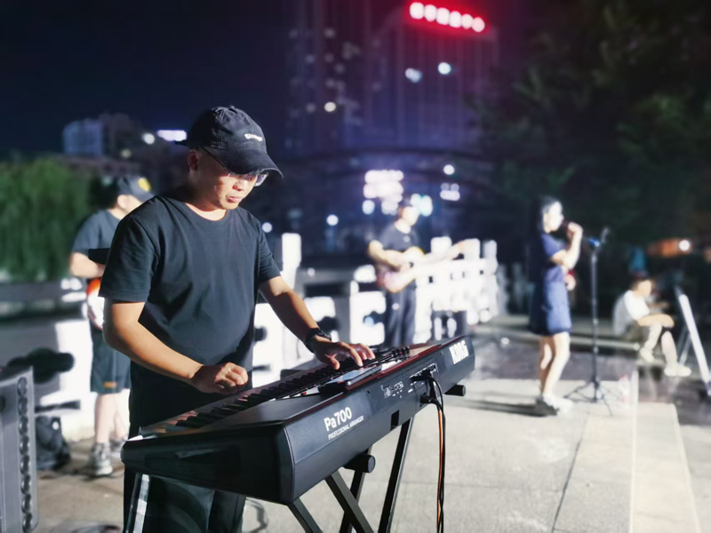 平壩從“白天避暑”到“夜間嗨玩”暑期“夜經濟”升溫 煙火氣升騰。