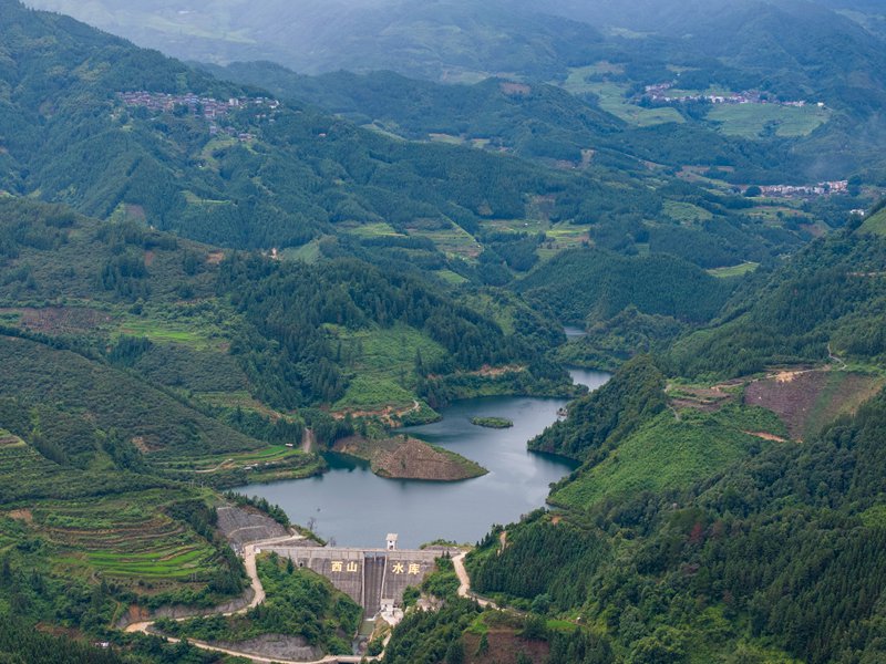  2025年8月7日，拍攝的貴州省從江縣西山鎮西山水庫（無人機照片）。
