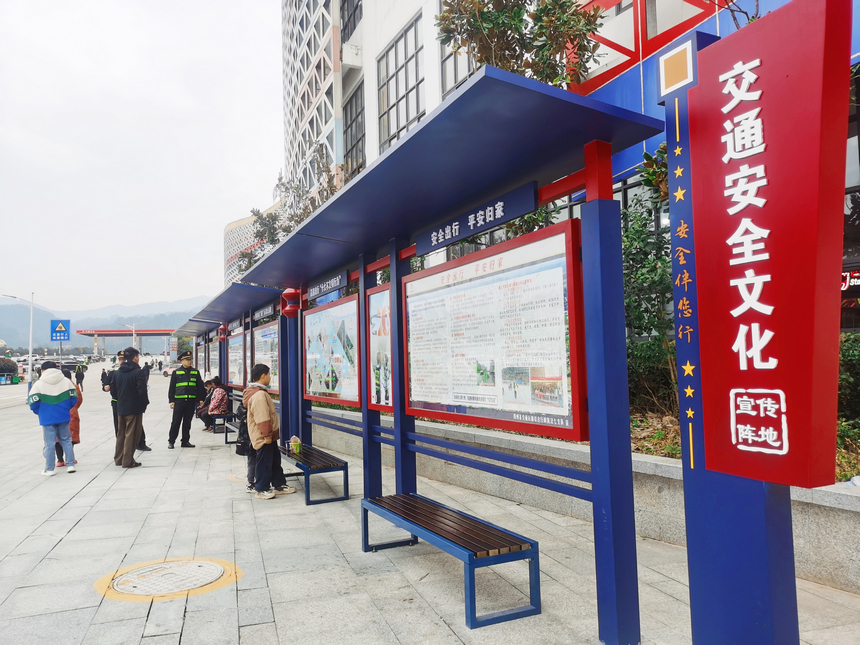 在高速公路服務區打造安全文化“長廊”。