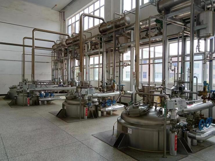 圖為貴州某重點制藥企業生產車間一隅。