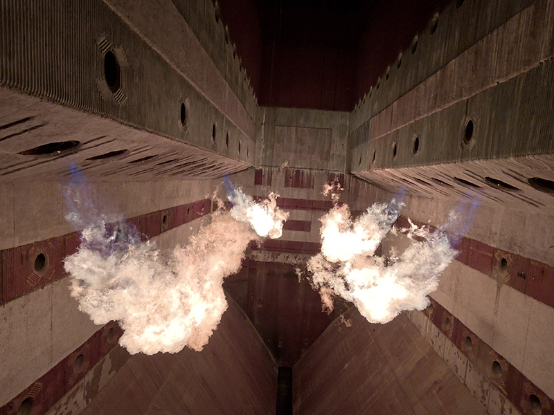 “W”鍋爐火焰內部燃燒狀態。呂紹洋攝