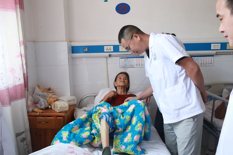 了解患者恢復情況。