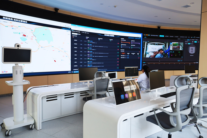 威寧自治縣人民醫院危機重癥一體化指揮中心辦公室一角。