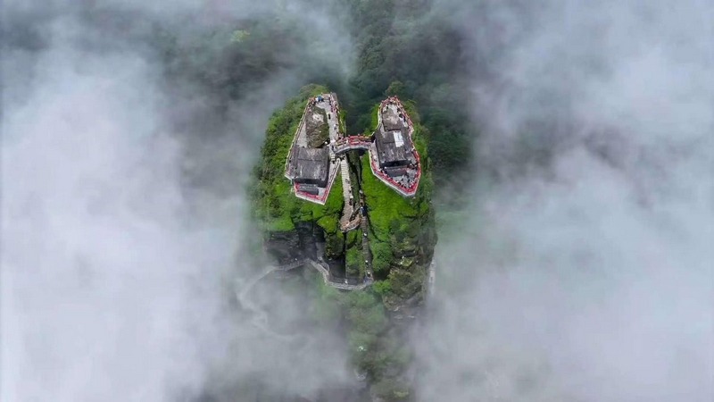 貴州梵凈山：暑期旅游人氣旺 迎客47.2萬人次帶火周邊經濟。