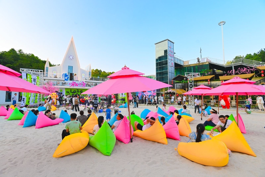 清鎮市侏羅紀恐龍小鎮。